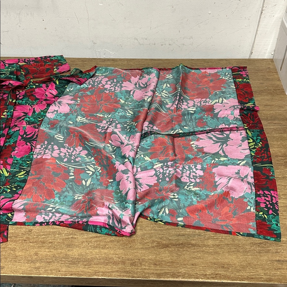 Vineyard vines nwt silk twill Christmas colors green red pink long sleeve dress - Picture 8 of 12